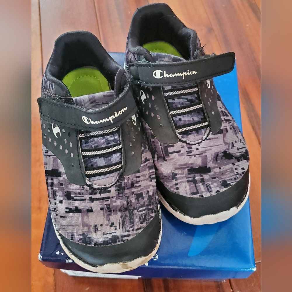Champion Kids Boys Black & Gray Geo Gusto Cross Trainer Sneaker Shoes 9.5W